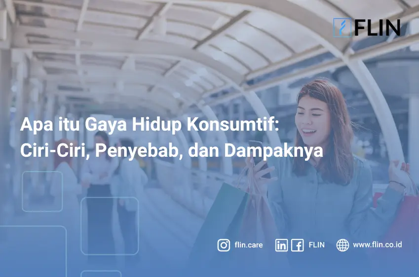 Seorang perempuan yang membawa beberapa tas belanjan di tangan kanan dan kirinya, sambil memegang telepon genggam di tangan kanannya