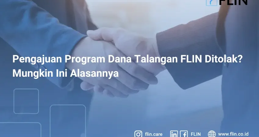 Dua orang percaya diri berjabat tangan selama pertemuan di kantor
