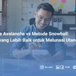 Ilustrasi orang memegang kalkulator