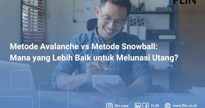 Ilustrasi orang memegang kalkulator