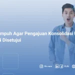 Potret pria Asia yang gembira dan terkesan mendengar peristiwa yang mengagumkan