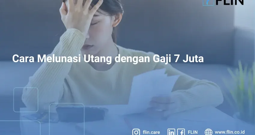 wanita asia bermasalah, wanita bangkrut duduk di lantai di rumah stres