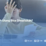 Seorang perempuan duduk di depan meja sedang memikirkan masalah keuangan.