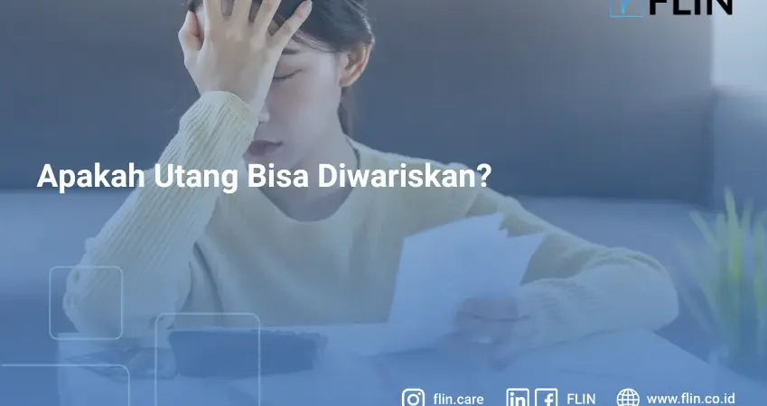 Seorang perempuan duduk di depan meja sedang memikirkan masalah keuangan.